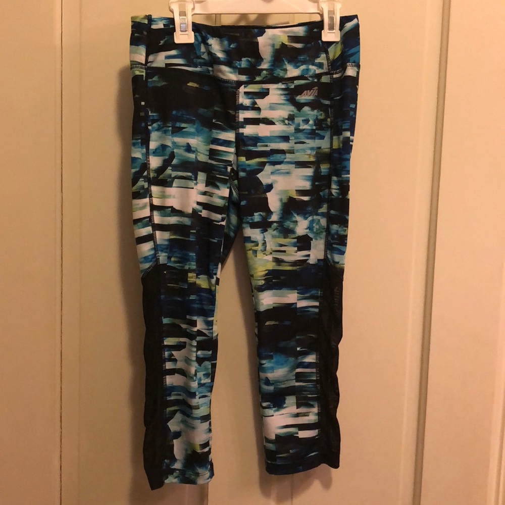 Cropped yoga pants
